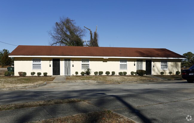 Building Photo - 1335-1343 Courtland Dr