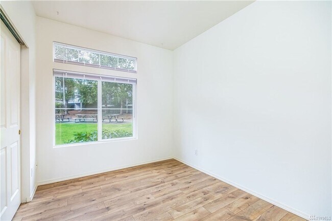 Building Photo - 2Bd/2Ba Issaquah Condo