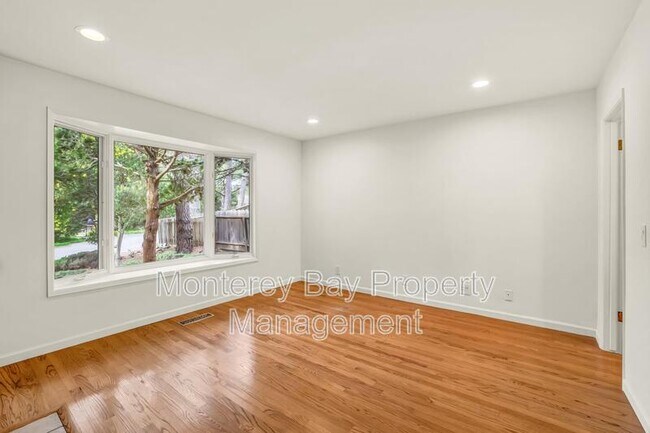 Building Photo - 4083 Sunset Ln