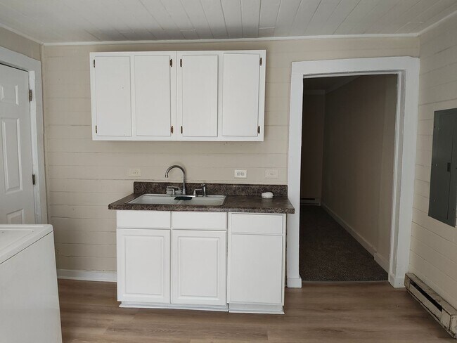Building Photo - 2 Bedrooms, 1 Bathroom - House in Rome!