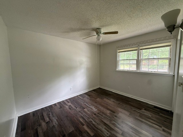 Building Photo - 2634 Oakview Dr