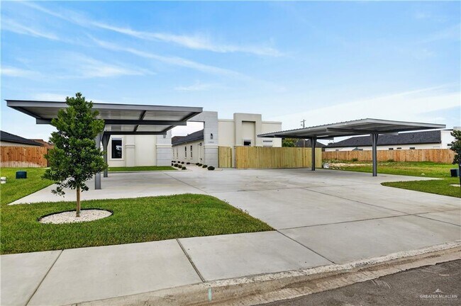 Building Photo - 17 Monaco Dr