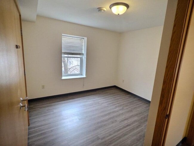 Building Photo - 823 Main Street Unit A/B/C/D C