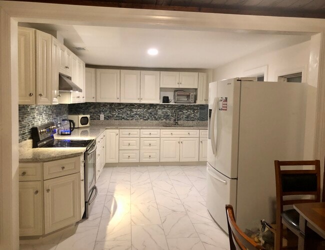 Building Photo - 1033 Henton Ln