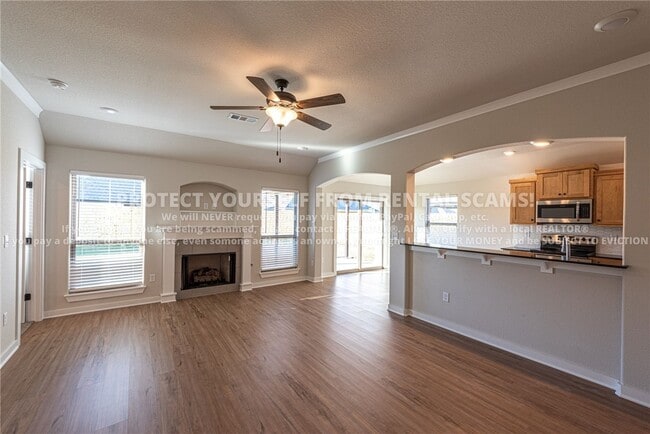 Building Photo - 4491 W Newton Ave