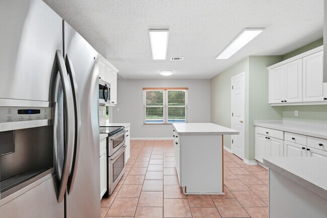 Building Photo - 1243 Jefferyscot Dr