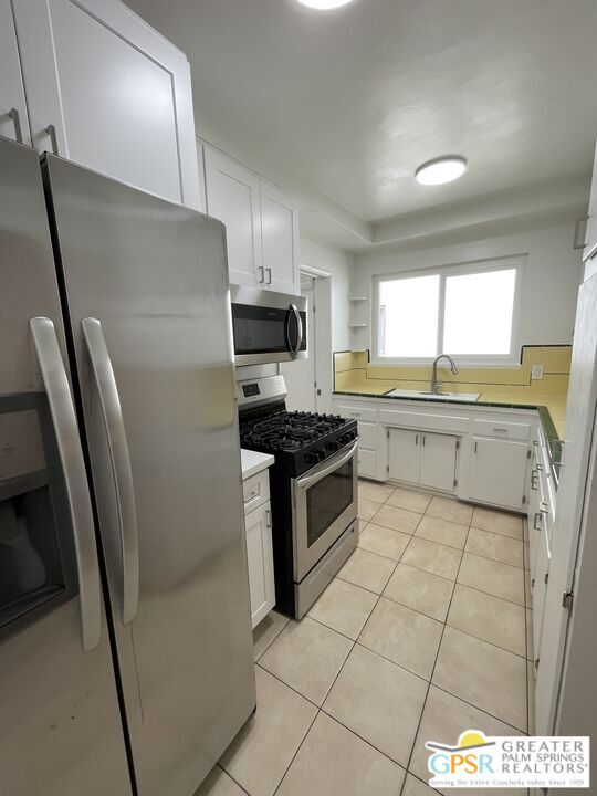 Building Photo - 1057 1/2 S Genesee Ave