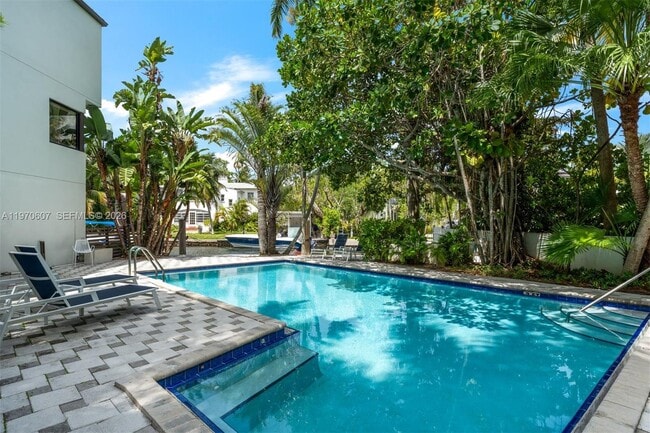 Building Photo - 3560 W Fairview St