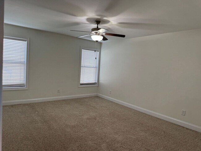 Building Photo - Beautiful 5 Bedroom, 2.5 bath Home in Hickory Wild Subdivision! Lawn care included!