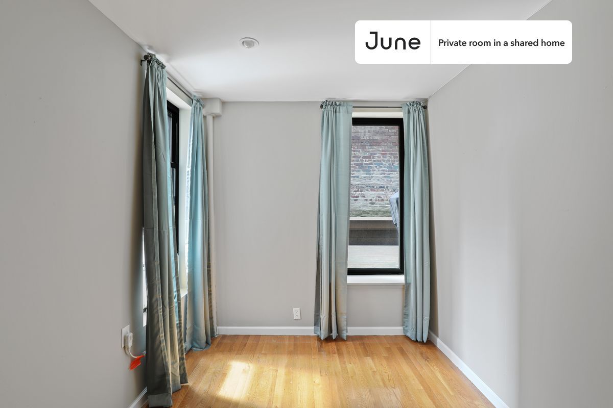 Building Photo - Room in Shared 3 bed/1 bath home