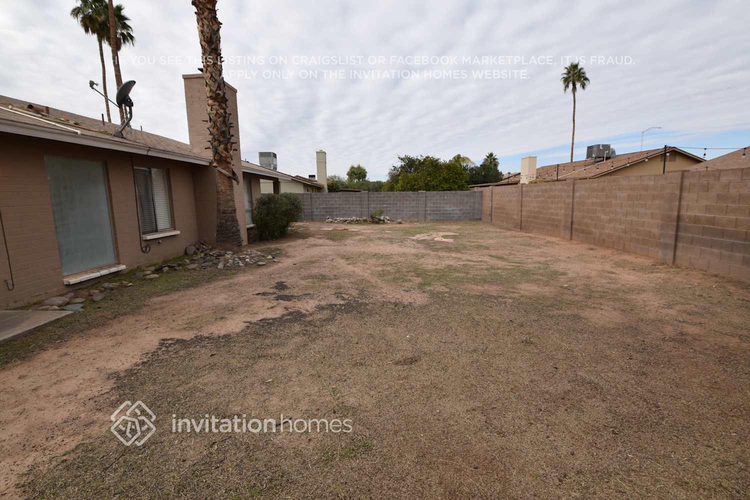 Building Photo - 726 W Laguna Azul Ave