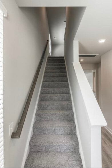 Building Photo - 3116 Lamond Dr