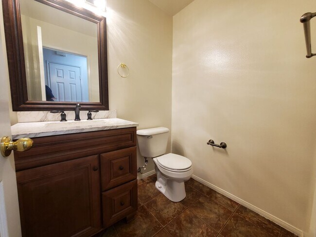 Building Photo - Wonderful 3 Bedroom 2.5 Bath Home in the h...
