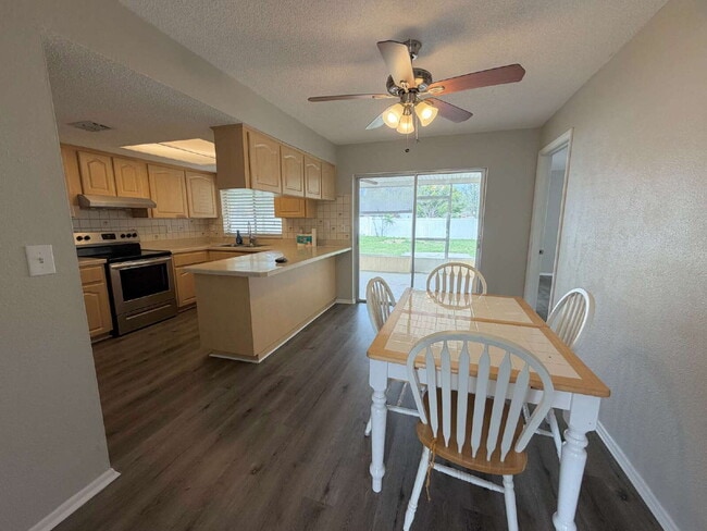 Building Photo - "Charming 3-Bed, 2-Bath Retreat in Spring Hill with 1,327 Sq Ft of Comfort!"