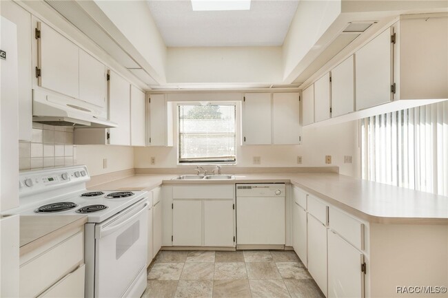 Building Photo - 4065 N Little Hawk Point