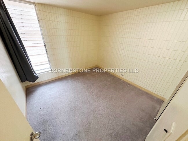 Building Photo - 98-729-729 Moanalua Loop