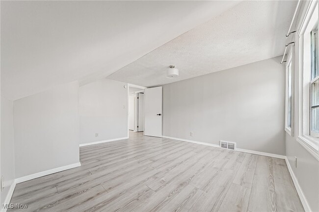 Building Photo - 24111 Edgehill Dr