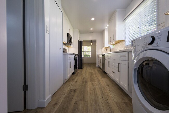 Building Photo - Freshly Renovated 3BR/2BA Pool Home – La C...
