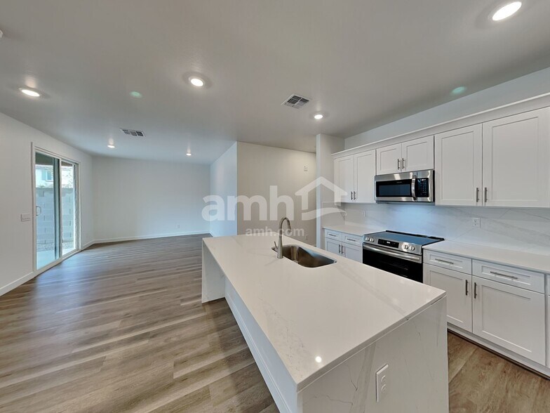 Building Photo - 20177 W Thomas Rd