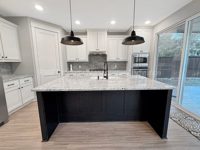 Building Photo - 313 E 3rd St