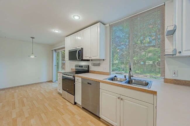 Building Photo - **NO LONGER FOR RENT~ APPLICANTS ARE APPRO...