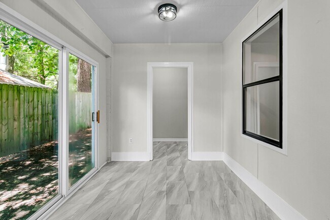 Building Photo - 216 Parlor Dr