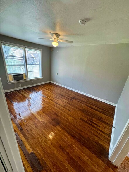 Building Photo - 4265 Woodlawn St