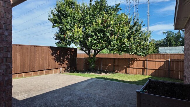 Building Photo - 3316 Bluegrass Dr