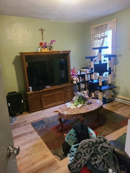 Primary Photo - 1021 Butler St