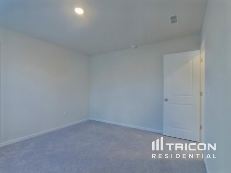 Building Photo - 3075 Whispering Willows Ct