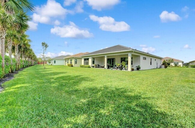 Building Photo - 5364 Siesta Key Ln