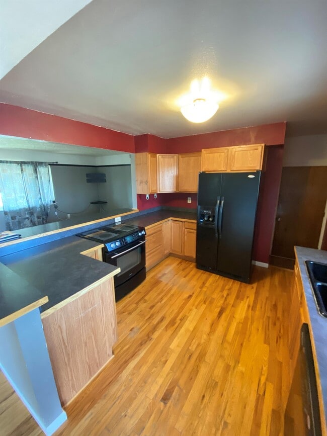 Building Photo - 301 Olive Ln