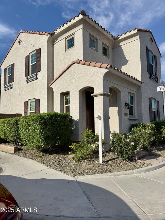 Building Photo - 938 E Danbury Dr