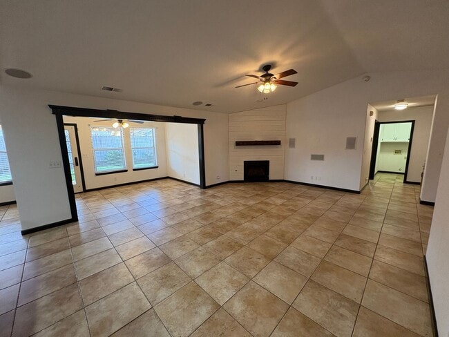 Building Photo - NW Visalia Home coming soon!