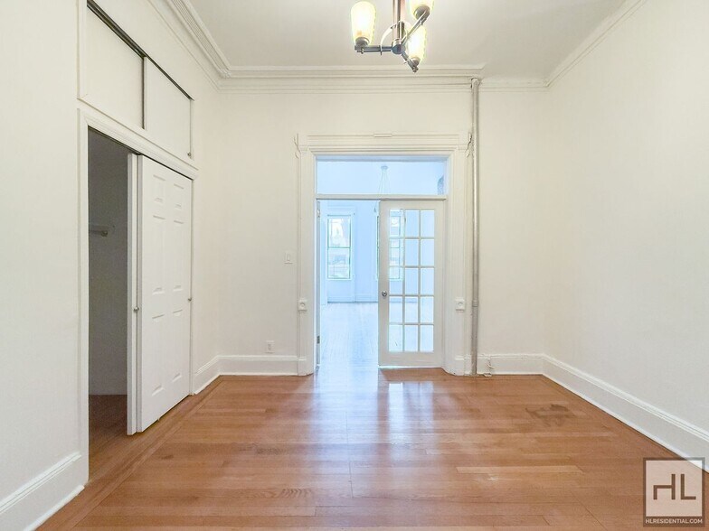 Building Photo - BEDFORD AVENUE / Spacious 1-Bed 1-Bath