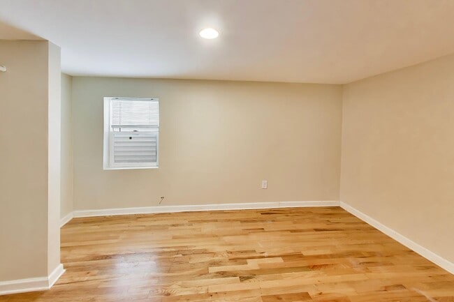 Building Photo - 4614 N Springfield Ave
