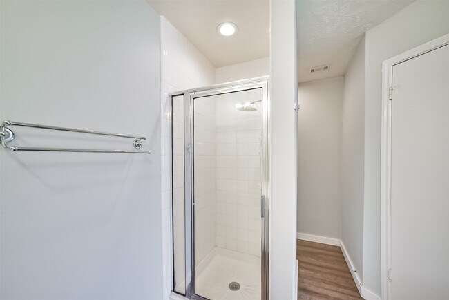 Building Photo - 1021 N Sunset Dr