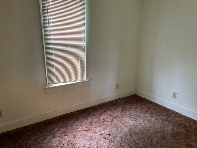 Building Photo - 795 - 2 bed 1 bath - Single Family Home