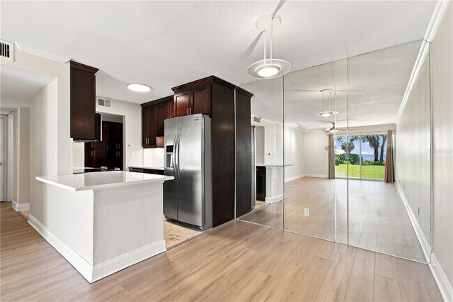 Building Photo - 3325 Bayshore Blvd