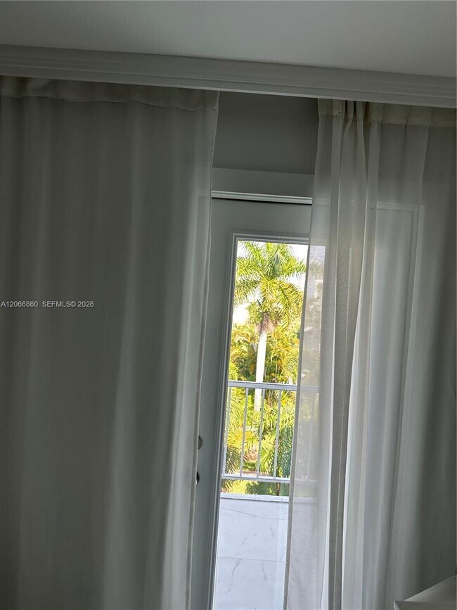 Building Photo - 1333 E Hallandale Beach Blvd