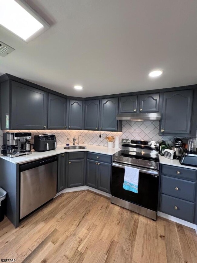 Building Photo - 1547 Lenox Pl
