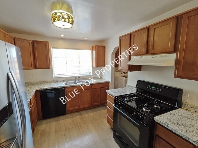 Building Photo - 2233 N Isabel Blvd