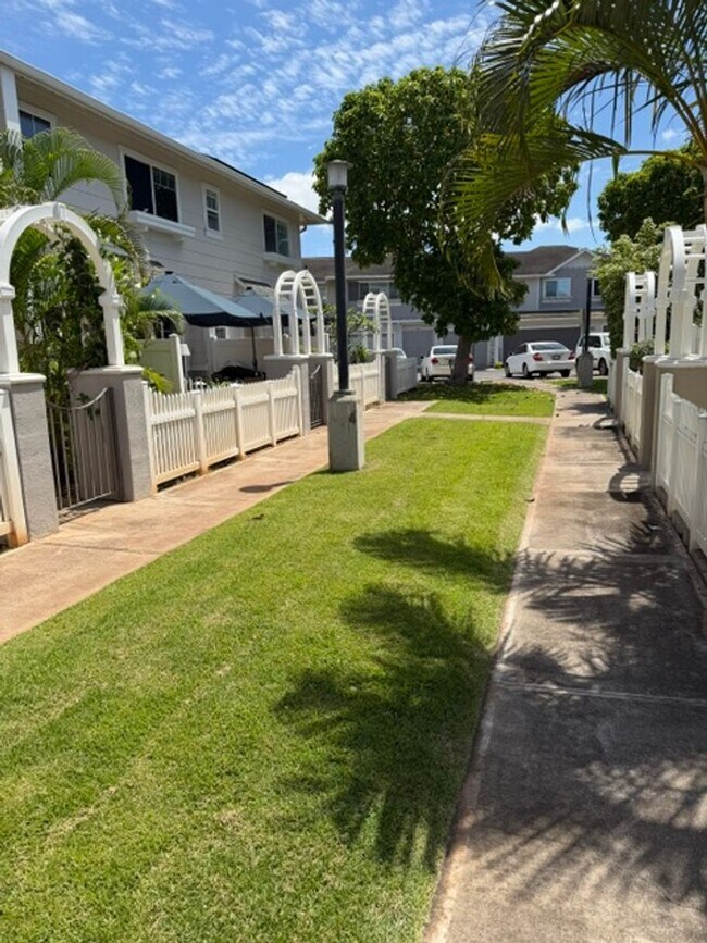 Building Photo - 3 bed 2.5 Bath 2 car garage/ Central AC/ Ewa Beach!
