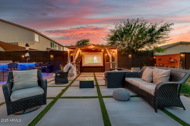 Building Photo - 18472 W Desert Ln
