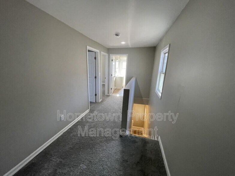 Building Photo - 663 E Market St