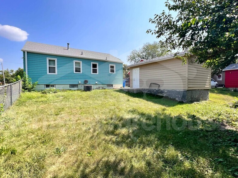 Building Photo - 3846 48th Pl