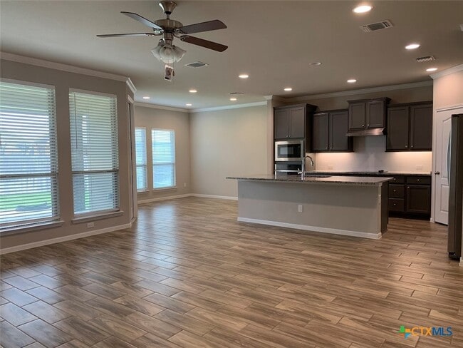 Building Photo - 515 Salt Lick Dr