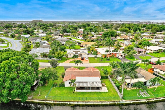 Building Photo - 9603 NW 67th Ct