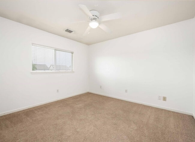 Building Photo - 20827 Settlers Lake Cir N