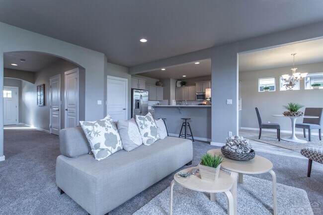 Building Photo - Newer Redmond Home with Extended 2 Car Gar...